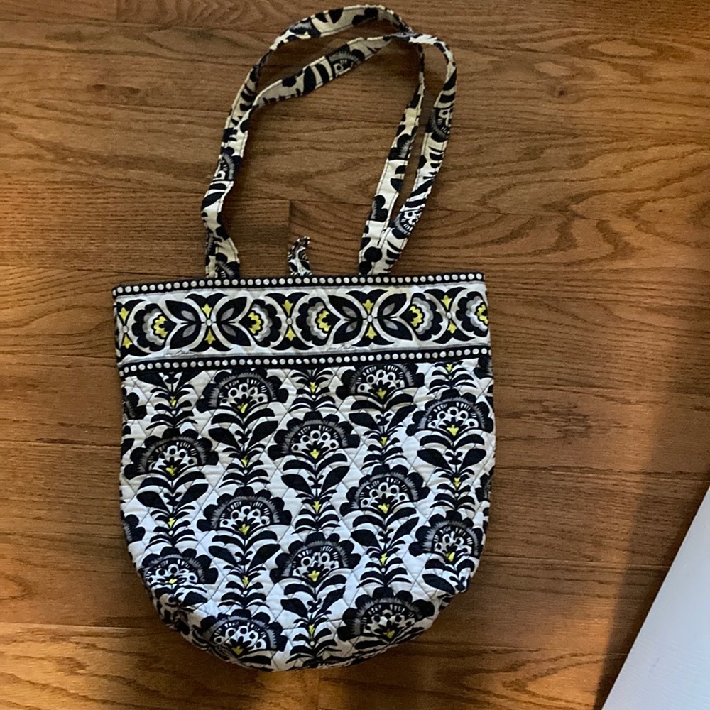 Vera Bradley quilted bag excellent condition